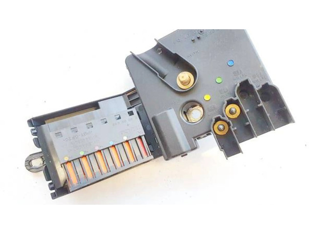 Блок предохранителей  2119820302   Mercedes-Benz E W211    