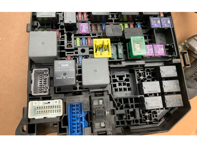 Блок предохранителей Mitsubishi Outlander