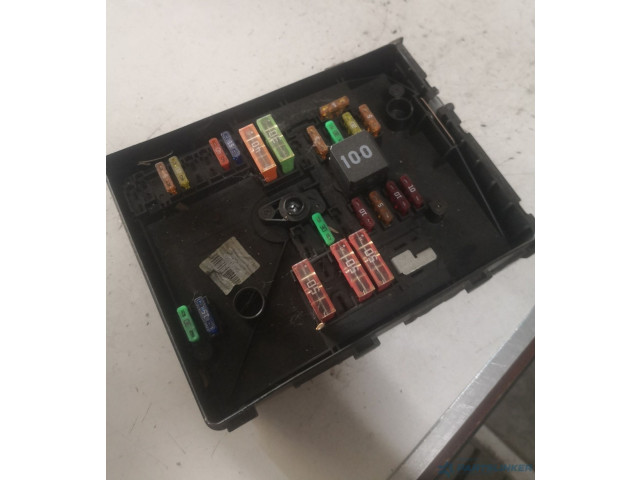 Блок предохранителей 8k061211 Skoda Superb B6 (3T)