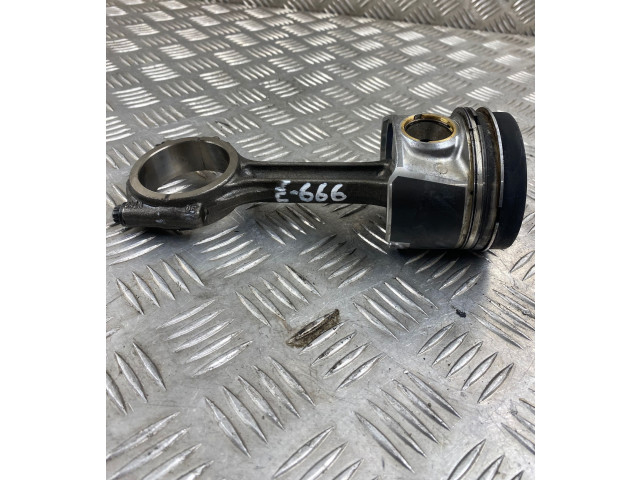  Поршень с шатуном CRLB 02604LA  Audi A3 S3 8V  