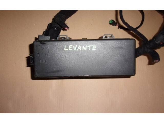 Блок предохранителей 670101639   Maserati Levante    