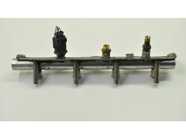 Топливная рампа 06F133317   Audi TT TTS Mk2   для двигателя CESA