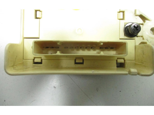 Блок предохранителей Lexus IS 200-300