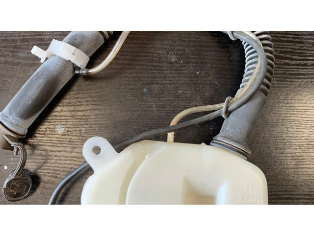 Бачок оконной жидкости