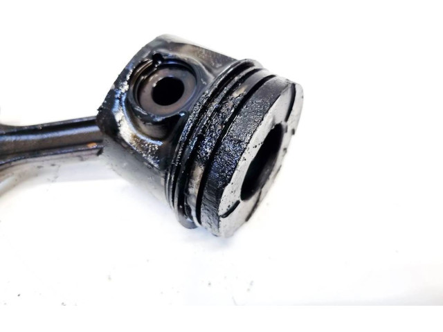 Поршень с шатуном Volvo V70