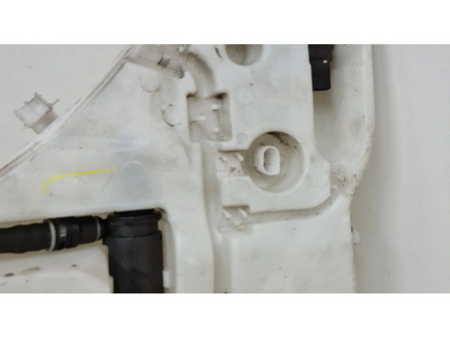 Бачок оконной жидкости