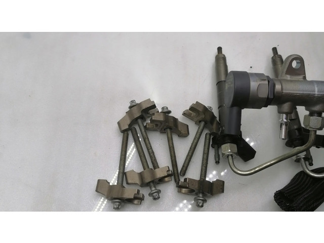 Vstřikovač 8571569, 0445216051   BMW 7 G11 G12  pro naftový motor 3.0  