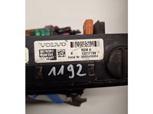 Блок предохранителей 8676391, 12217799   Volvo V70    