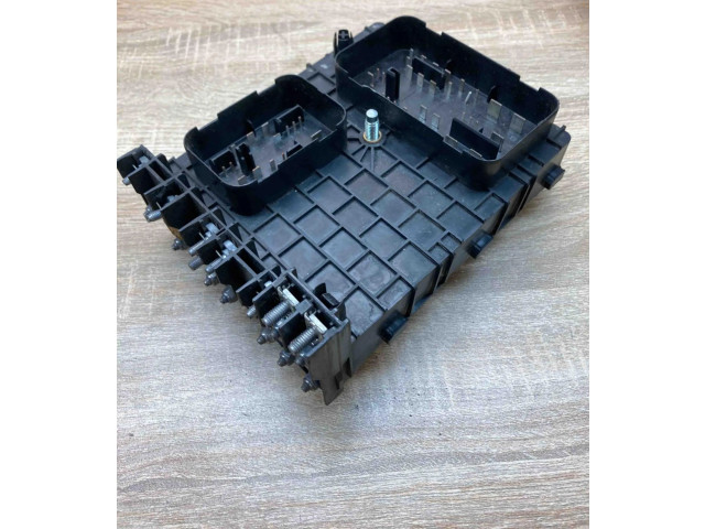 Блок предохранителей 1K0937124P Skoda Octavia Mk2 (1Z)