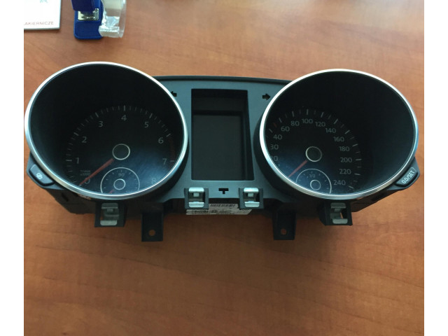 Панель приборов    Volkswagen Golf VI       