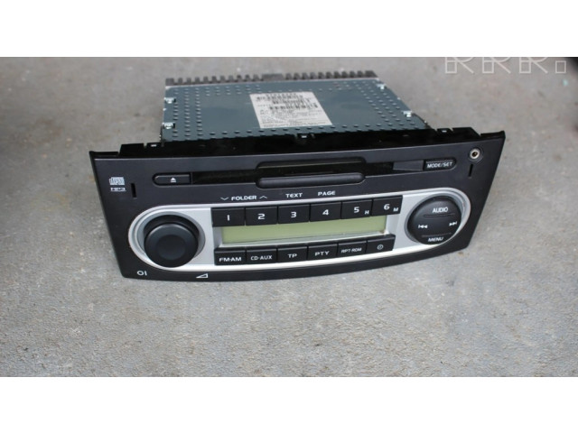 Радио/ проигрыватель CD/DVD / навигация