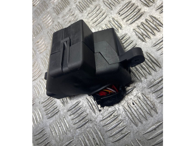 Блок предохранителей QE002, 040507 Audi A3 S3 A3 Sportback 8P