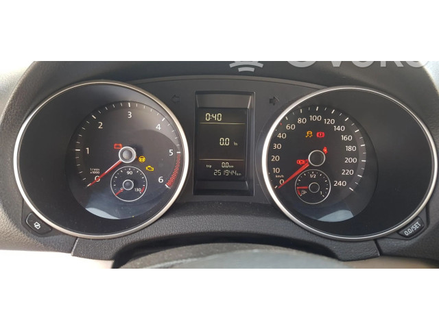 Панель приборов Volkswagen Golf VI