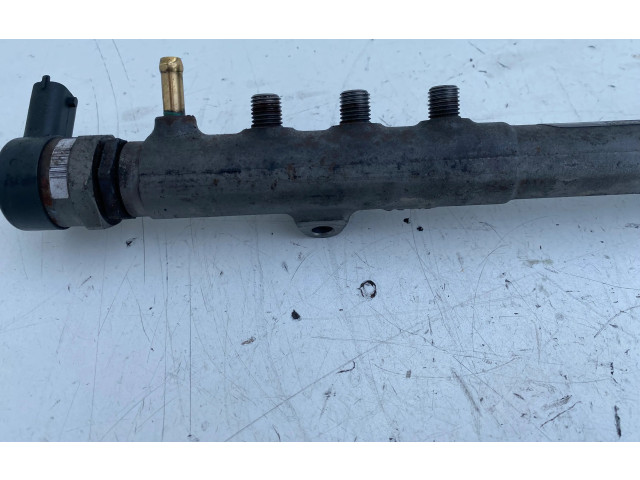 Топливная рампа 31259011   Volvo V70  