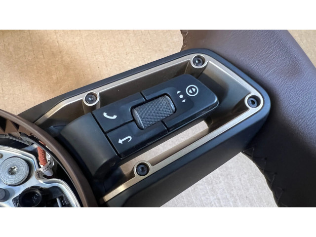 Volant Porsche 911 992 2022