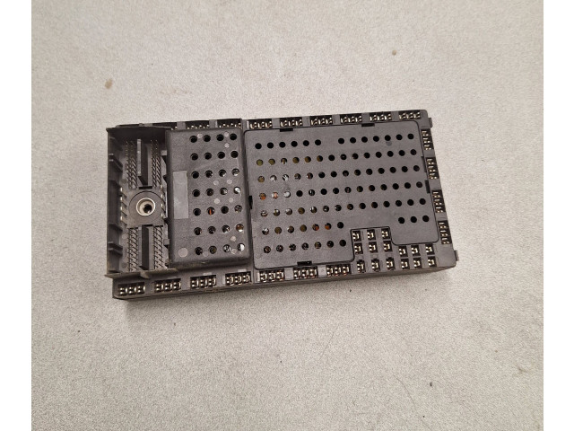 Блок предохранителей 8645410, 8645411 Volvo V70