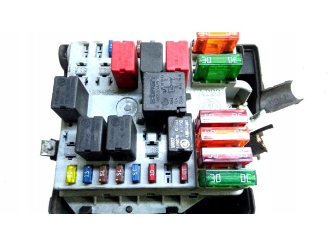 Pojistková skříňka 823501100 Alfa Romeo GT 2004