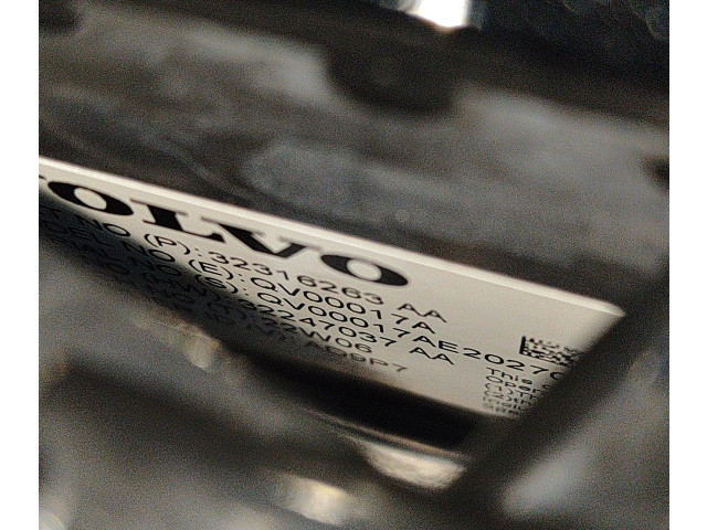 Дисплей 32316263, 32247037 Polestar 2