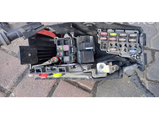 Pojistková skříňka Volvo V60 2011