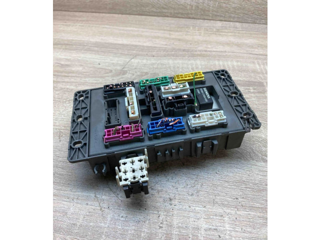 Блок предохранителей 518174701, YQE000050 Rover 75