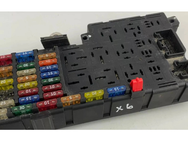 Блок предохранителей 8678449, 518823017 Volvo S80