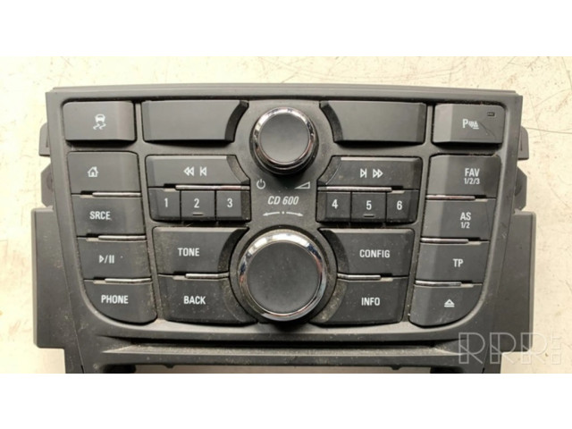 Радио/ проигрыватель CD/DVD / навигация