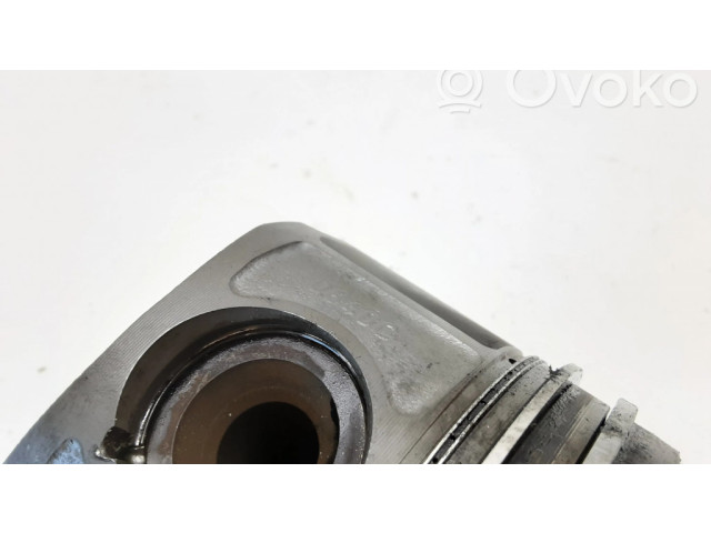 Píst 0840C   BMW 3 E90 E91  pro naftový motor 2.0  