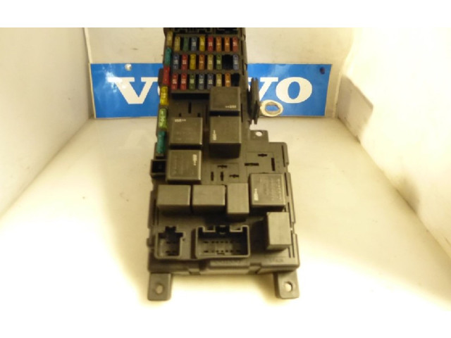 Блок предохранителей  8637841, 8637841   Volvo V70    