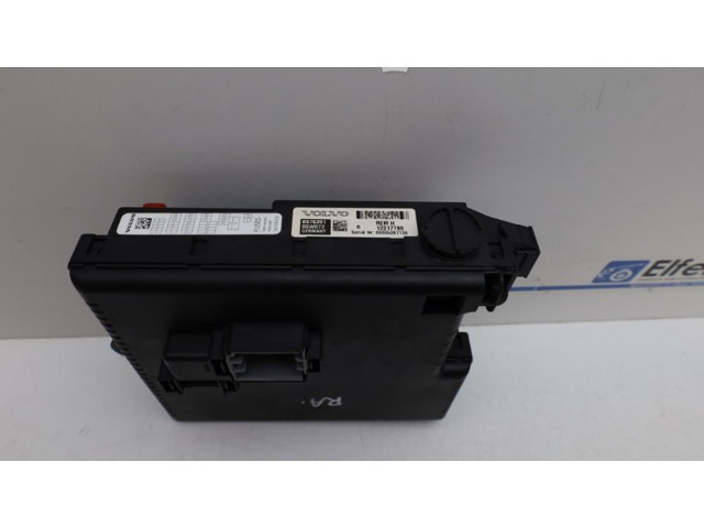 Блок предохранителей  12217799   Volvo V70    