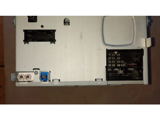 Радио/ проигрыватель CD/DVD / навигация