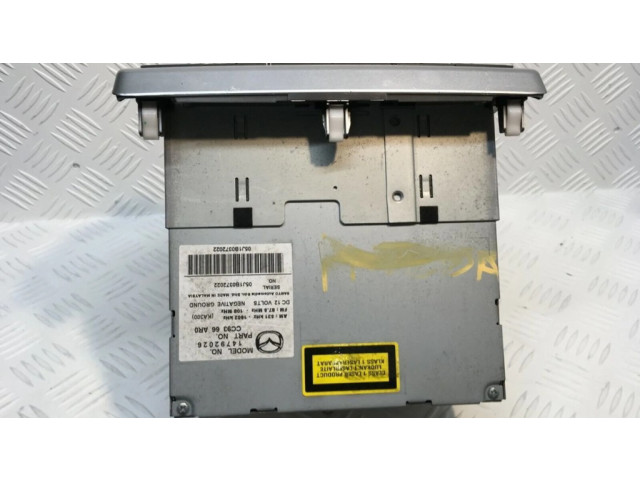 Радио/ проигрыватель CD/DVD / навигация