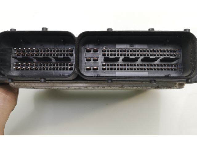 Řídící jednotka 03G906021LR, 0281013260 Volkswagen PASSAT B6 2006