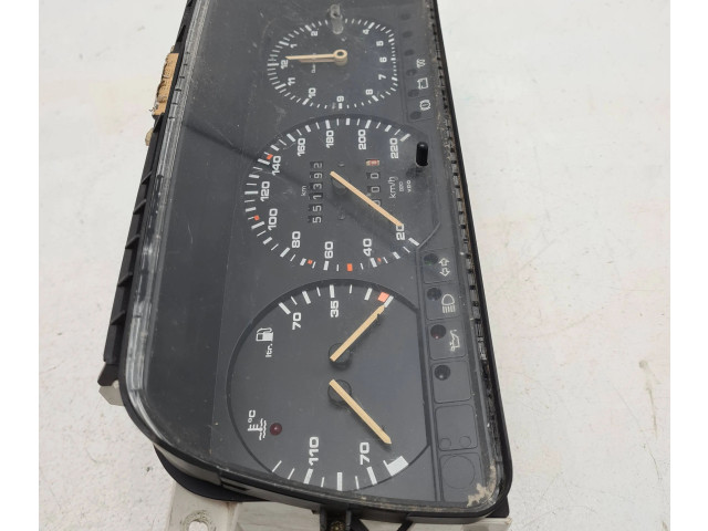 Přístrojová deska  Volkswagen PASSAT B3 1993 81117621  