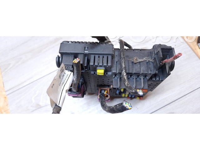 Блок предохранителей 28017881 Volvo S60