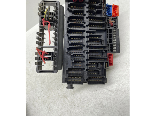 Блок предохранителей  357937039   Volkswagen Transporter - Caravelle T4    