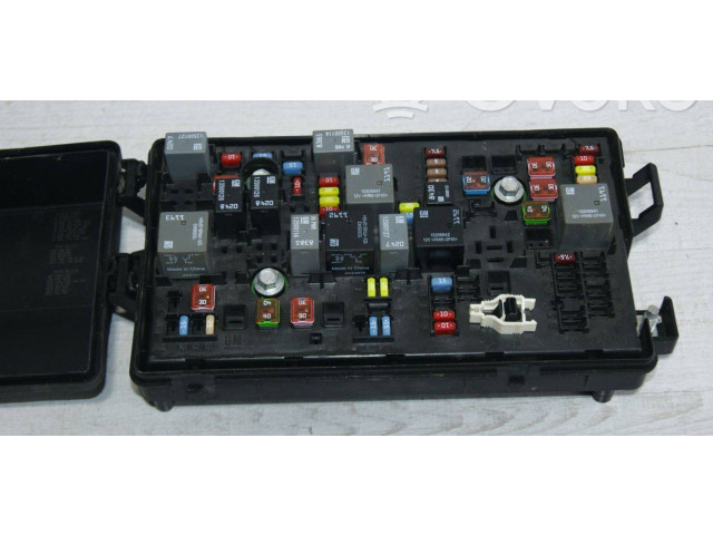 Pojistková skříňka 22760635, 10250735 Chevrolet Camaro 2012