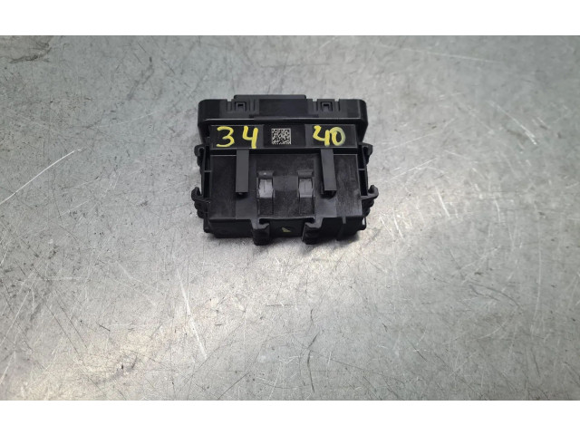 Блок управления 284Y66LA7B, F005V03220   Dacia Sandero