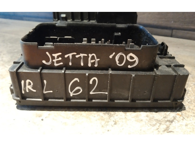 Блок предохранителей 1K0937125A   Volkswagen Jetta V    