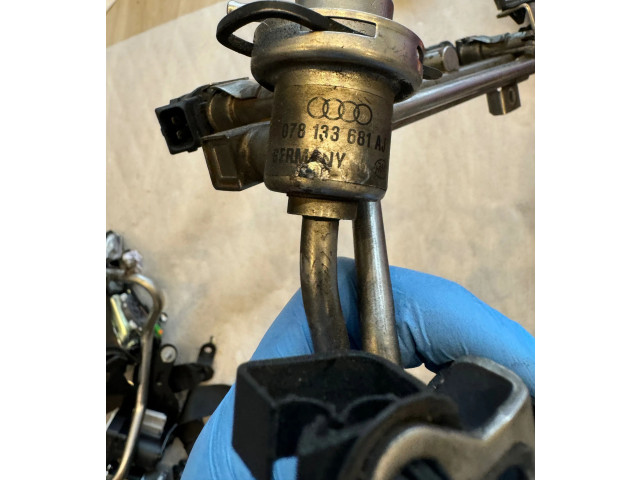 Топливная рампа 078133681A   Audi A6 S6 C5 4B   для двигателя ASN