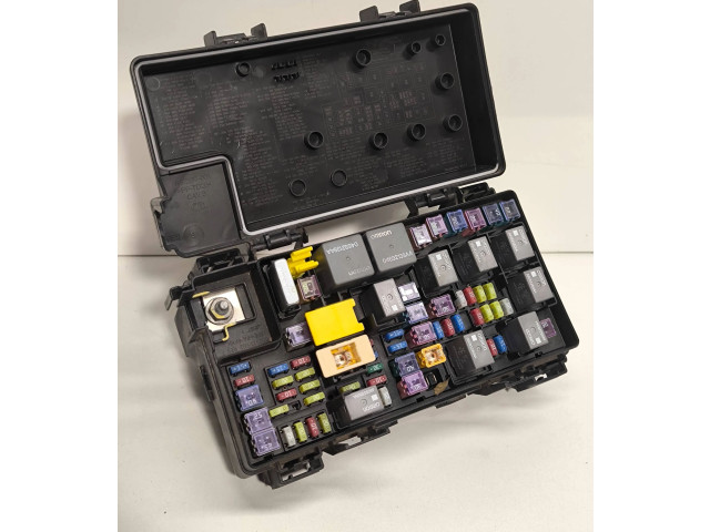 Блок предохранителей  68165691AB   Jeep Grand Cherokee    