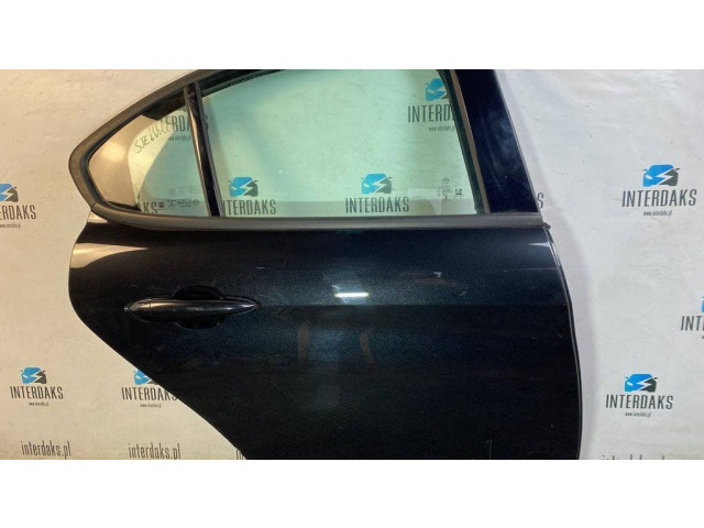 Задняя дверь