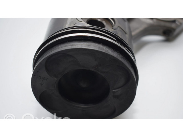 Píst BMW 5 E39 pro naftový motor 2.9 M57 D30 (306D1)