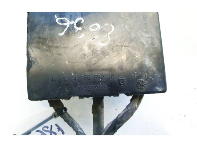 Блок предохранителей  a1495669080, am02022a100   Volkswagen Transporter - Caravelle T4    