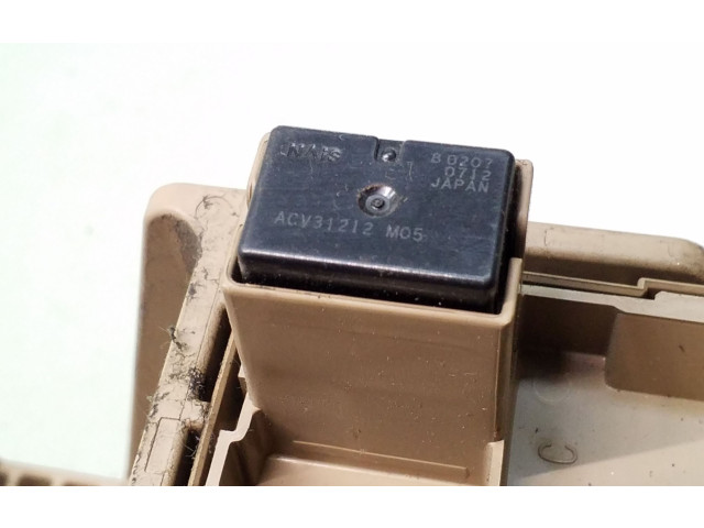 Блок предохранителей 82201FG010, ACV31212   Subaru Forester SH    