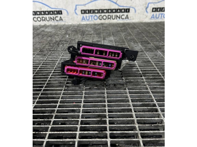 Блок предохранителей Audi Q5 SQ5