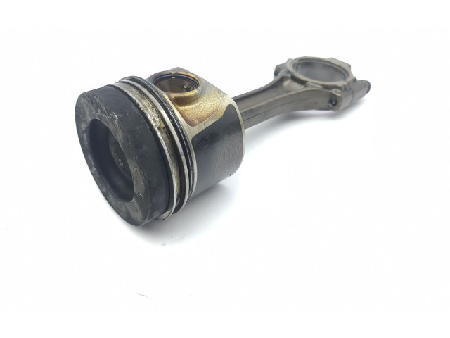  Поршень с шатуном    Volkswagen PASSAT B6  