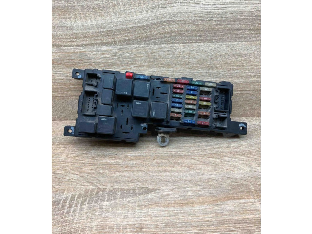 Блок предохранителей 8637841 Volvo S80
