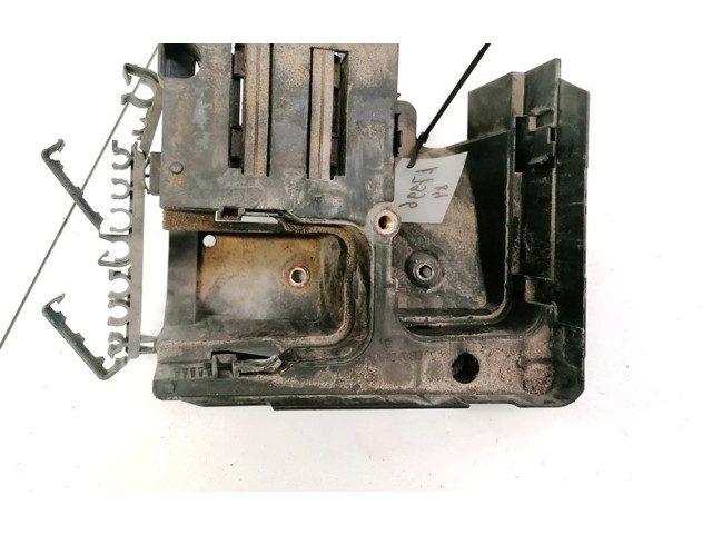 Блок предохранителей Skoda Octavia Mk2 (1Z)