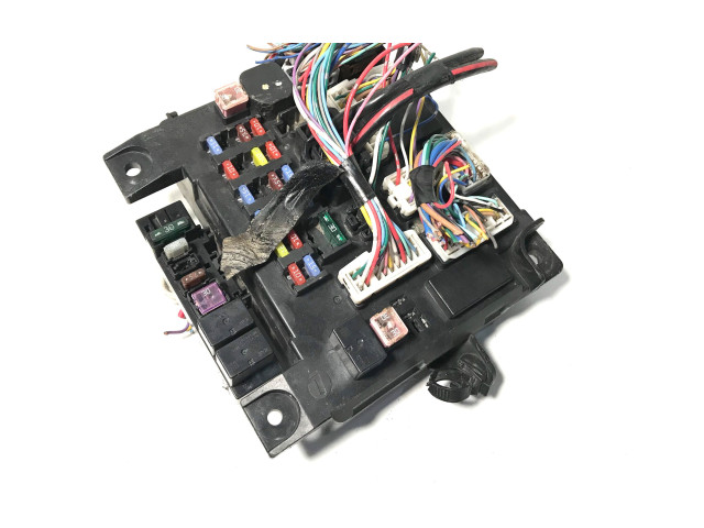 Блок предохранителей 8637A643, 51945J239 Toyota Verso