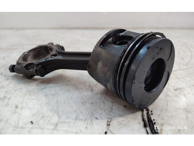 Píst Nissan Navara D22